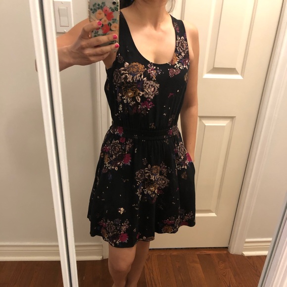 Talula from Aritzia dress - Picture 4 of 5